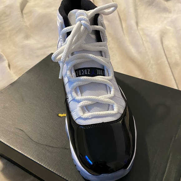 Air Jordan 11 retro never worn, in great condition, comes with box. - Picture 4 of 6